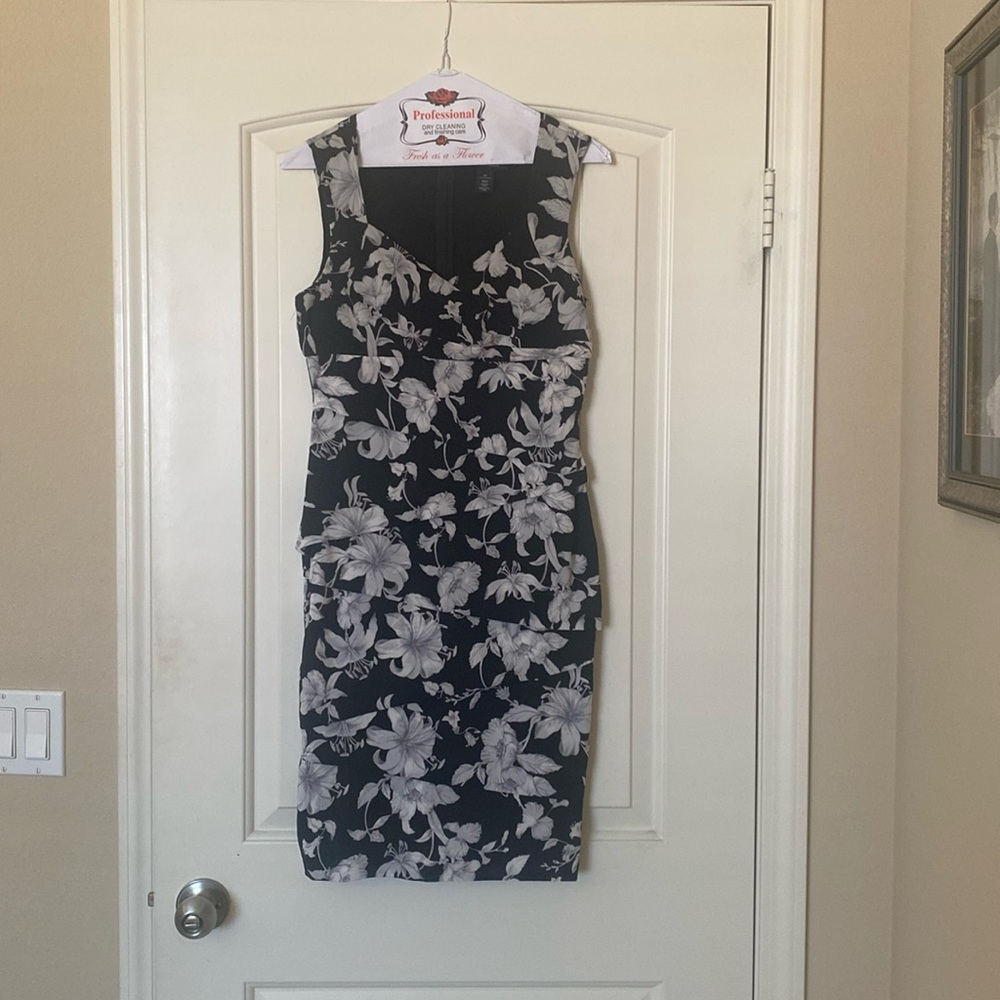 White House Black Market Instantly slimming dress size 4P
